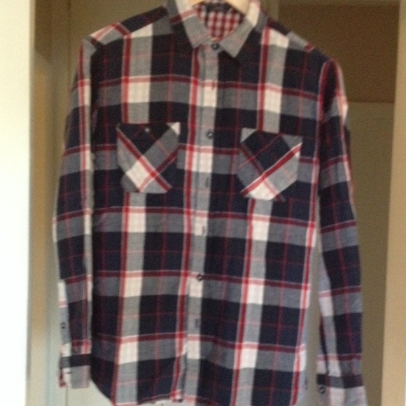 Pre owned Mens Checkerd Shirt Sz M (fits like a S)