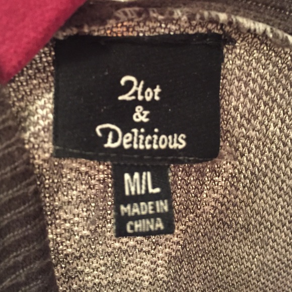 Skull cardigan with crowns on it - Picture 3 of 3