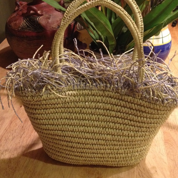 Trending Purse. Just in time for Spring & Summer. - Picture 1 of 3
