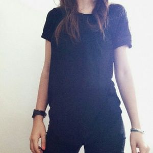 Black loose shirt with folded sleeve and pocket