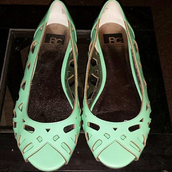 Peep toe flat