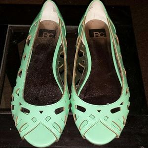 Peep toe flat