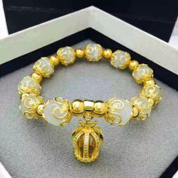 Beautiful hand bracelet brand new