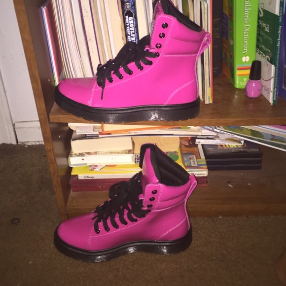 Dr Martens (HOT PINK)‼️