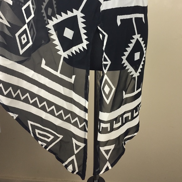 ⚡️FLASH SALE⚡️Black and White sheer Aztec tank - Picture 2 of 3