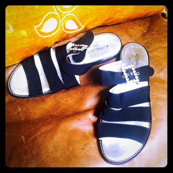 Donald Pliner Sandal