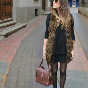 Black knit vest with fur