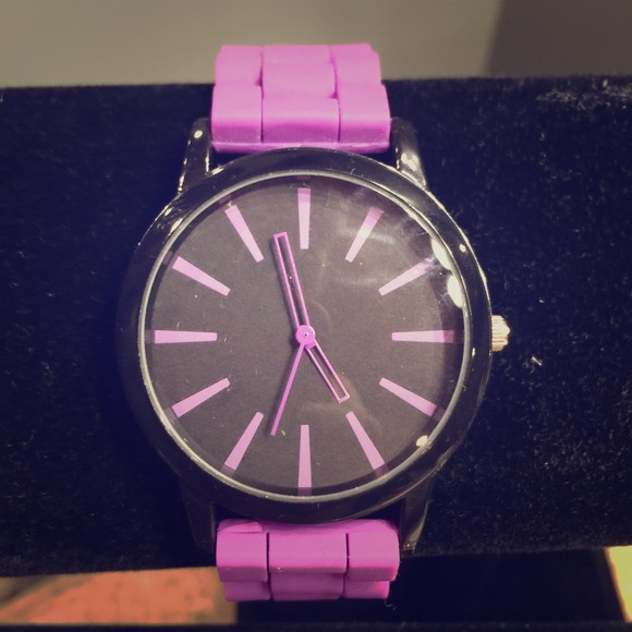 NEW - Geneva Sport Rubberized Purple Watch - Picture 1 of 2