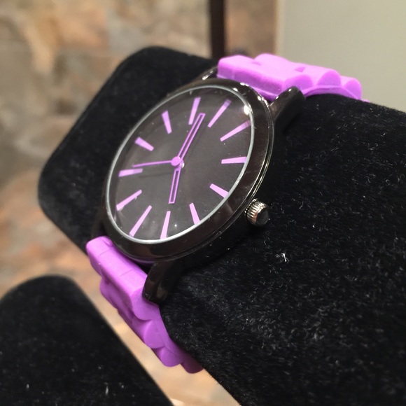 NEW - Geneva Sport Rubberized Purple Watch - Picture 2 of 2