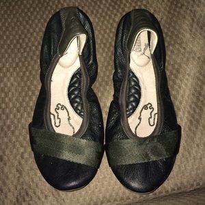 Black Puma Flats