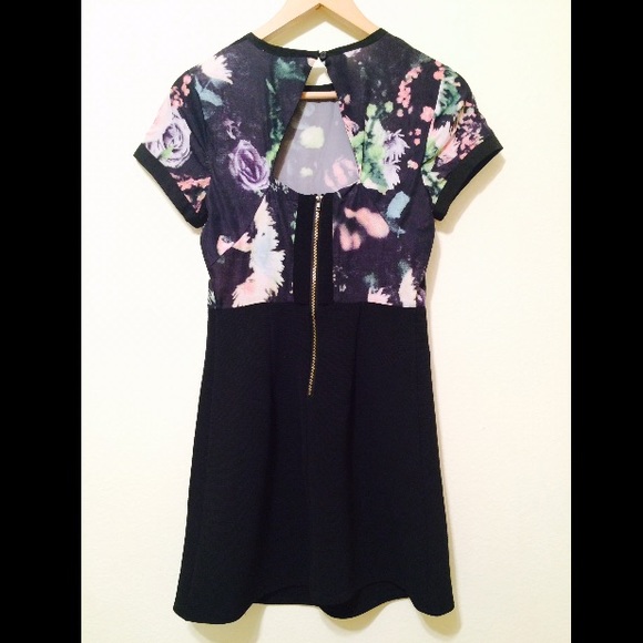 🌸MADE For Impulse Graphic Dress with Back Cutout - Picture 3 of 4