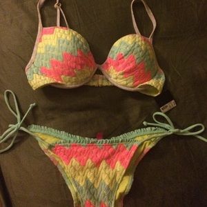 ✨$25 TODAY ONLY!! VS BIKINI Top nwt AND Bottoms