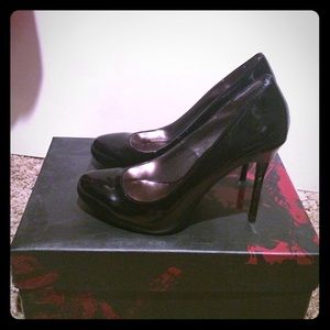 Carlos Santana Lynx Black Patent Pumps