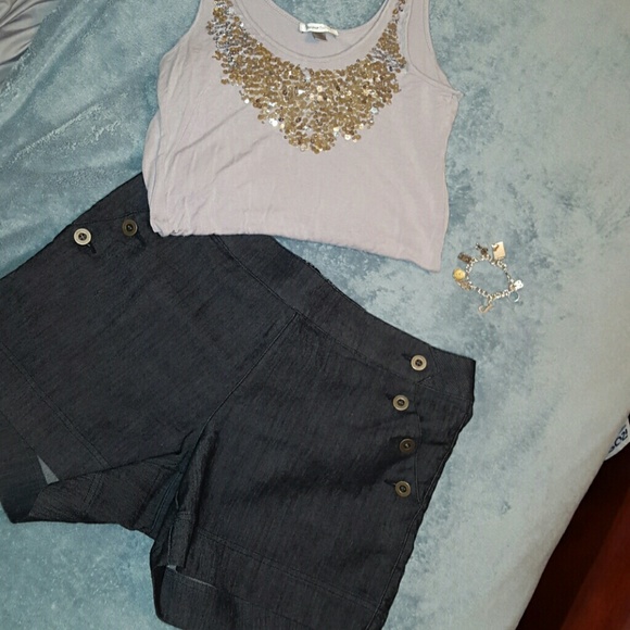 Super cute button detail shorts!