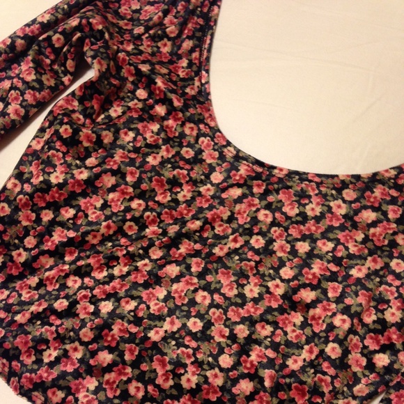 Velvet Floral crop top - Picture 2 of 2