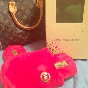 Authentic Michael Kors slippers 👠