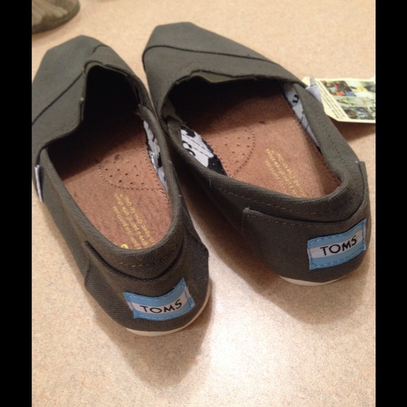 TOM'S New Olive Green shoes Size 8
