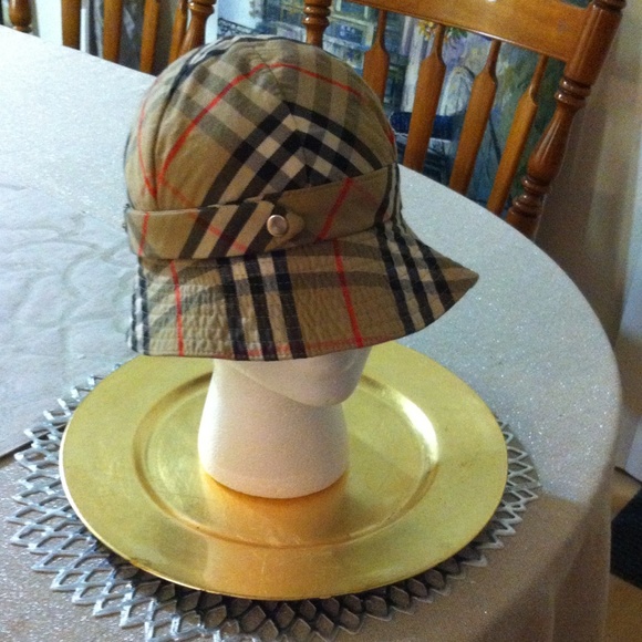 Burberry Merino Nova Check Bucket Hat authentic