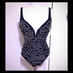 La Blanca- Black one piece swimwear Sz14