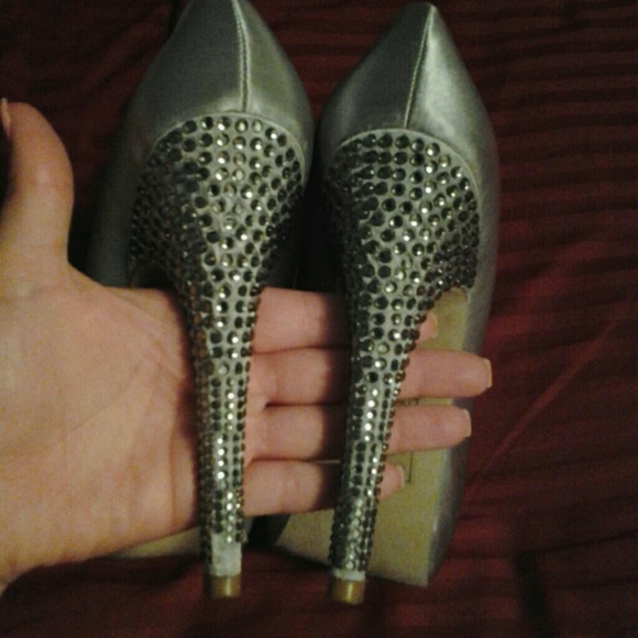 Heels - Picture 2 of 3