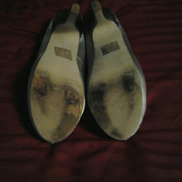 Heels - Picture 3 of 3
