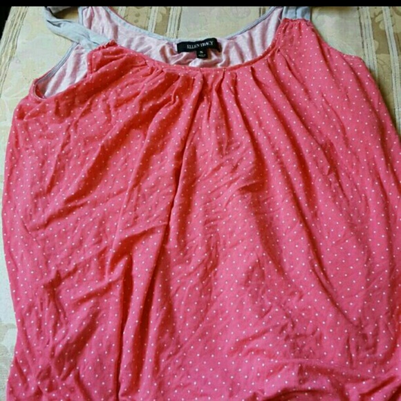 Tank top polka dot. Runs big! Read full discripion