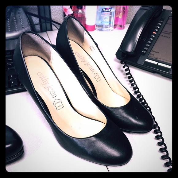 Black pumps