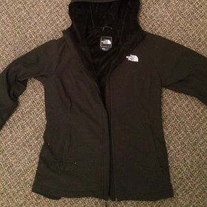 Soft shell water resistant north face Size medium