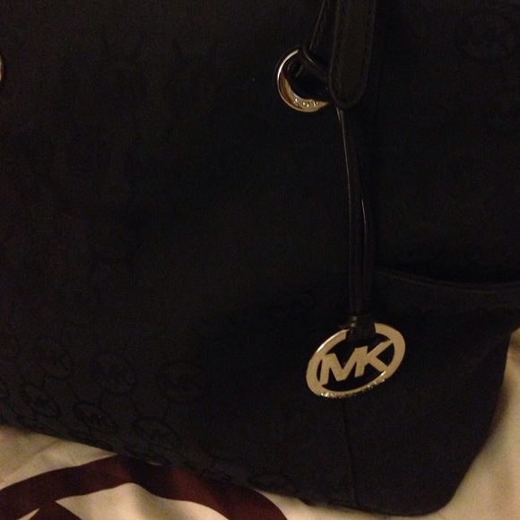 Michael kors black handbag - Picture 2 of 4
