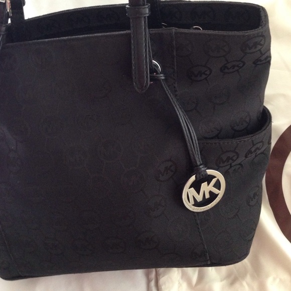 Michael kors black handbag - Picture 4 of 4