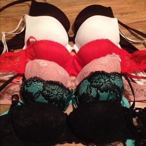 Bundle of 6 bras and a dress 🌻