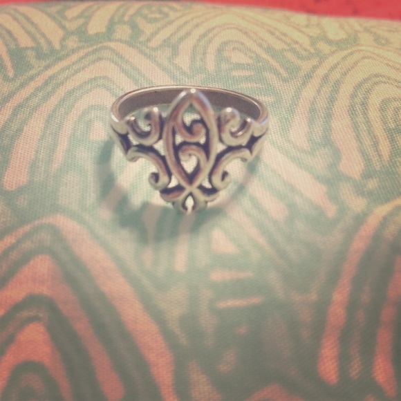 James Avery scoilled Ithcus ring