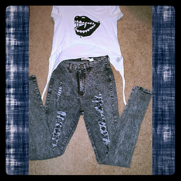High waisted ripped jean with crop top!