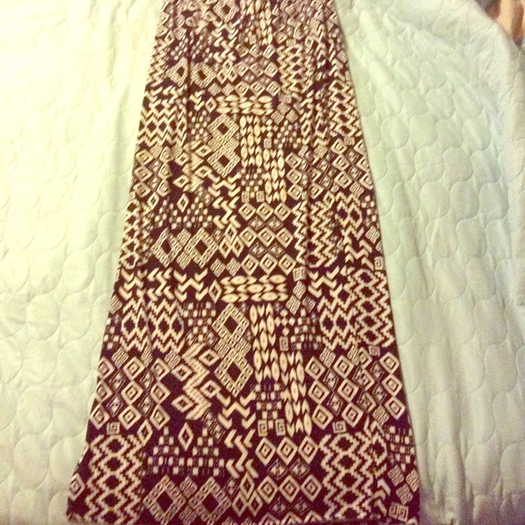 Maxi skirt w/ one slit