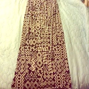 Maxi skirt w/ one slit