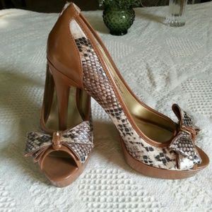 Quess 4" heels never worn