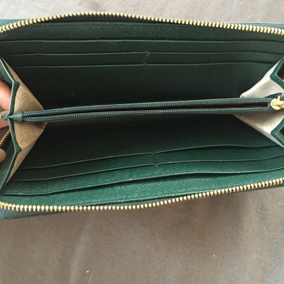 Michael Kors Wallet - Picture 3 of 3