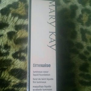 MaryKay Beige 6 luminous liquid foundation