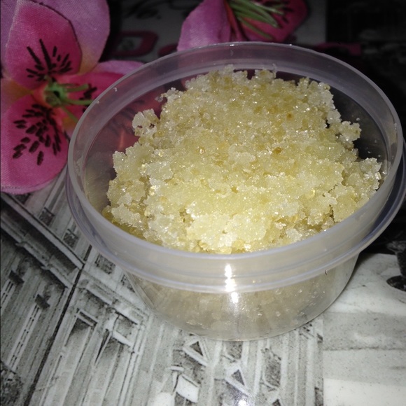 💋LIP SCRUB💋 - Picture 3 of 3