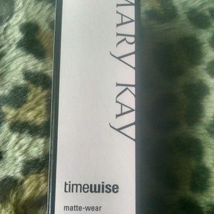MaryKay Ivory 7 Matte liquid foundation