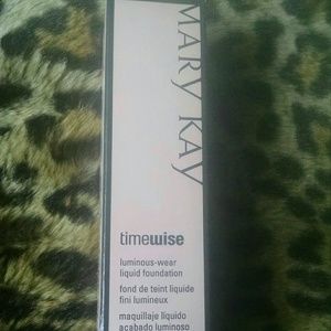 Marykay Ivory 4 luminous liquid foundation