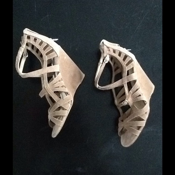 Steven by Steve Madden strappy platform heels - Picture 3 of 4