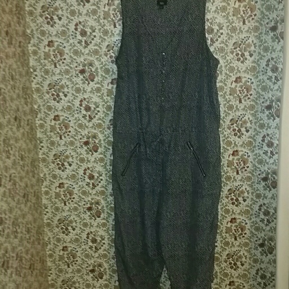 Mossimo Black & White Jumper Size XXL