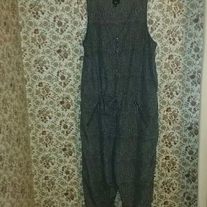 Mossimo Black & White  Jumper Size XXL