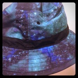 Lids Galaxy bucket hat
