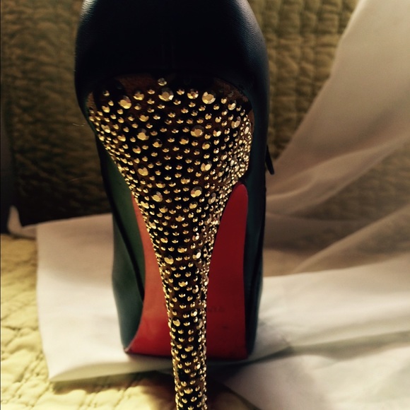 Stunning. Leather. Pump - Picture 3 of 3