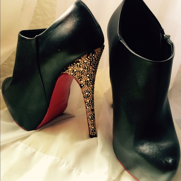 Stunning. Leather. Pump - Picture 2 of 3