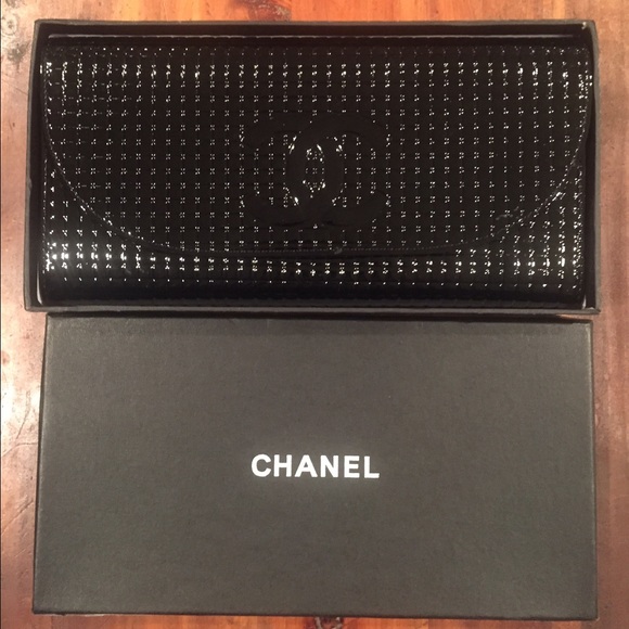 Black Patent Large Clutch
