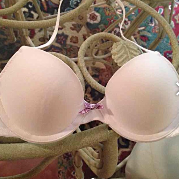 34A Vicroia Secret Bras - Picture 2 of 3