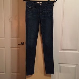 HOLliSTER Medium blue jeans( SIZE 3)